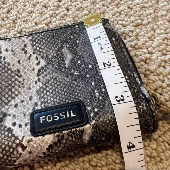 Fossil Women’s Evelyn Zip Bifold Python, Faux Leather, Grey - Picture 4 of 8